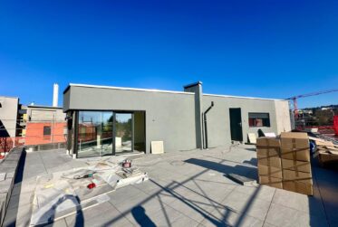 Attique neuf avec grande terrasse